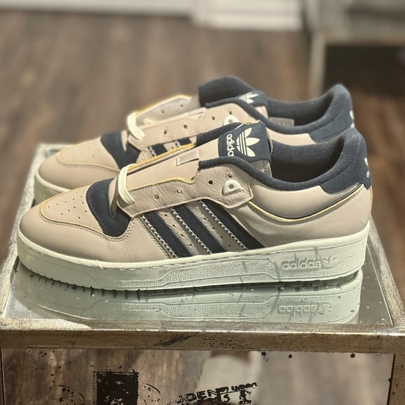 Adidas Rivalry Low - Picture 3 of 10